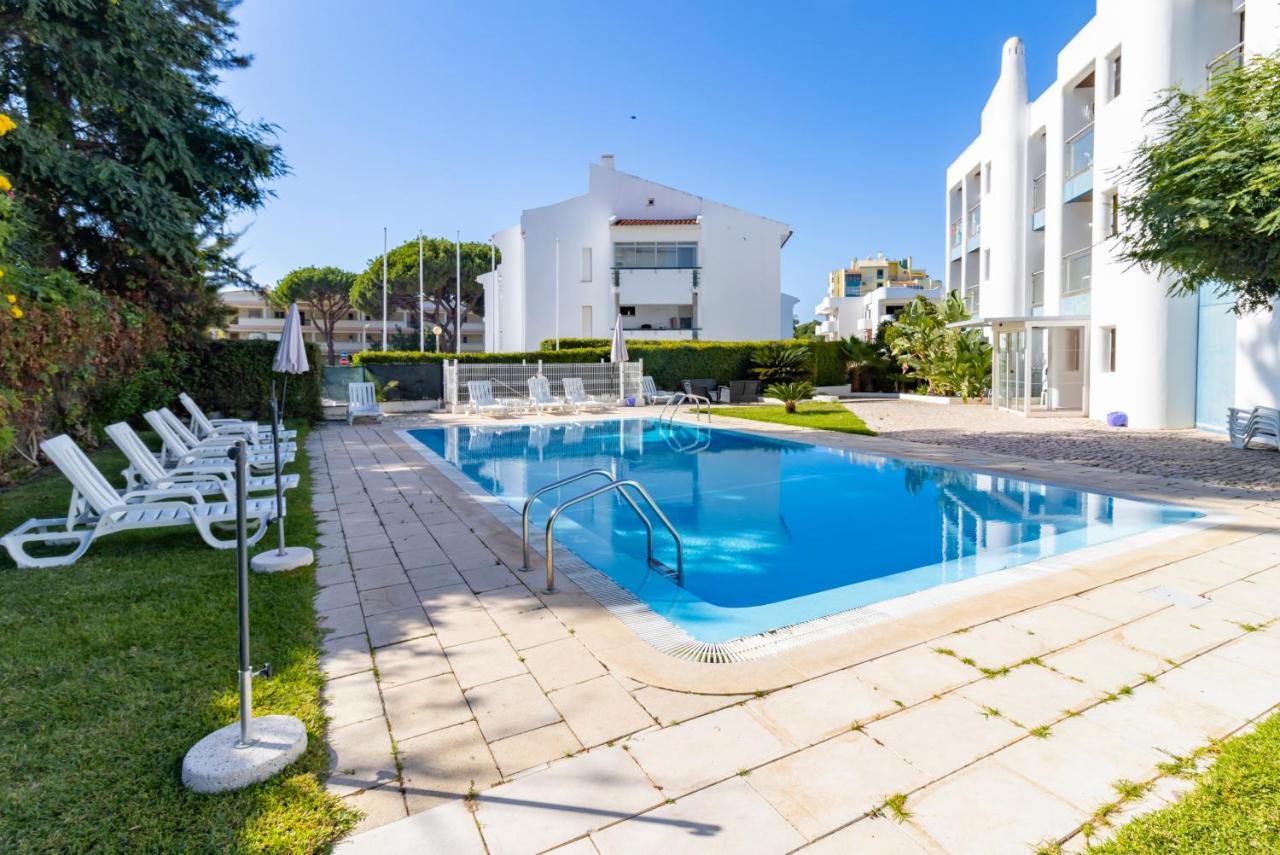 Zarco - Cosy Apartment In Vilamoura With A Balcony With View To The 2 Swimming Pools - Near The Beach & The Marina Quarteira Buitenkant foto